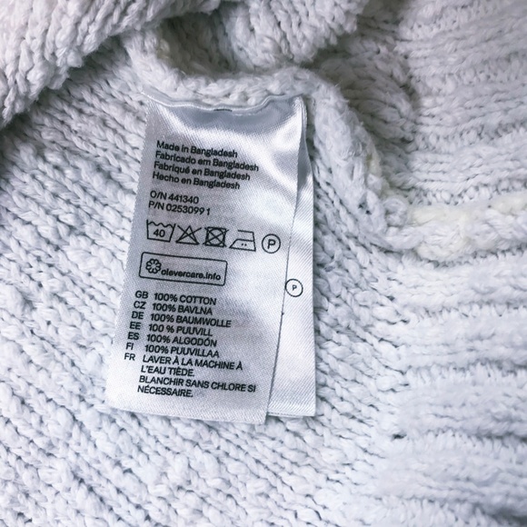 H & M ~ Cropped Sweater ~ 1/3 zippered back - Picture 6 of 6